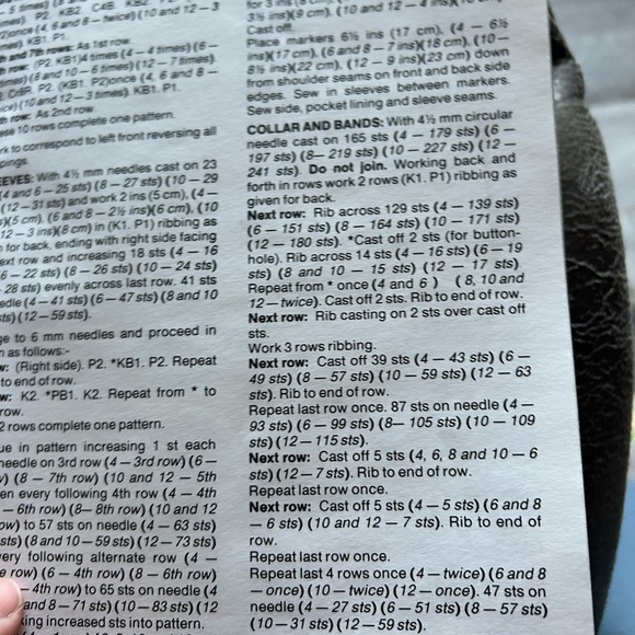 5/$25 Patons Beehive 480 Knit Sweater and Hat Set vintage 1986 pattern book 🥰 - Picture 5 of 7